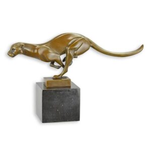 Bronzen beeld van rennende poema