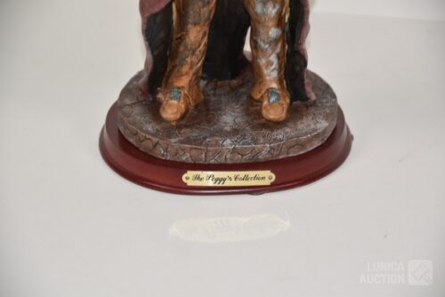 Indiaan  “The Peggy Collection”, Hoogte 37 cm. Houten voeten zitten los. Gemaakt van composiet. - Afbeelding 5