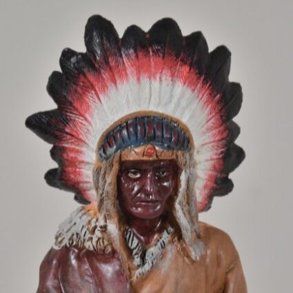 Indiaan  “The Peggy Collection”, Hoogte 37 cm. Houten voeten zitten los. Gemaakt van composiet. - Afbeelding 7