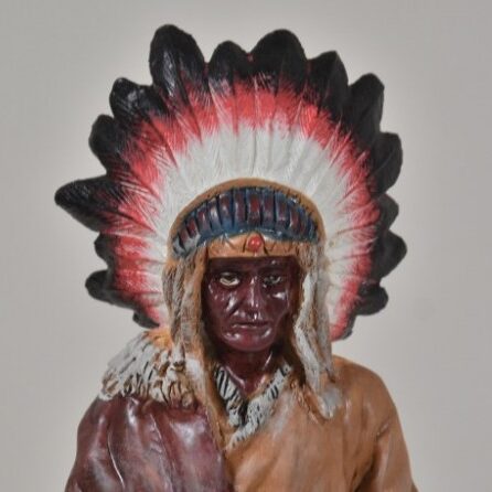 Indiaan  “The Peggy Collection”, Hoogte 37 cm. Houten voeten zitten los. Gemaakt van composiet. - Afbeelding 6
