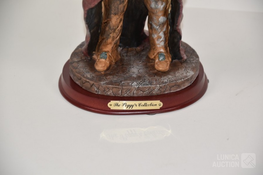 Indiaan  “The Peggy Collection”, Hoogte 37 cm. Houten voeten zitten los. Gemaakt van composiet. - Afbeelding 5