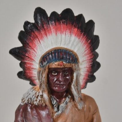Indiaan  “The Peggy Collection”, Hoogte 37 cm. Houten voeten zitten los. Gemaakt van composiet. - Afbeelding 4
