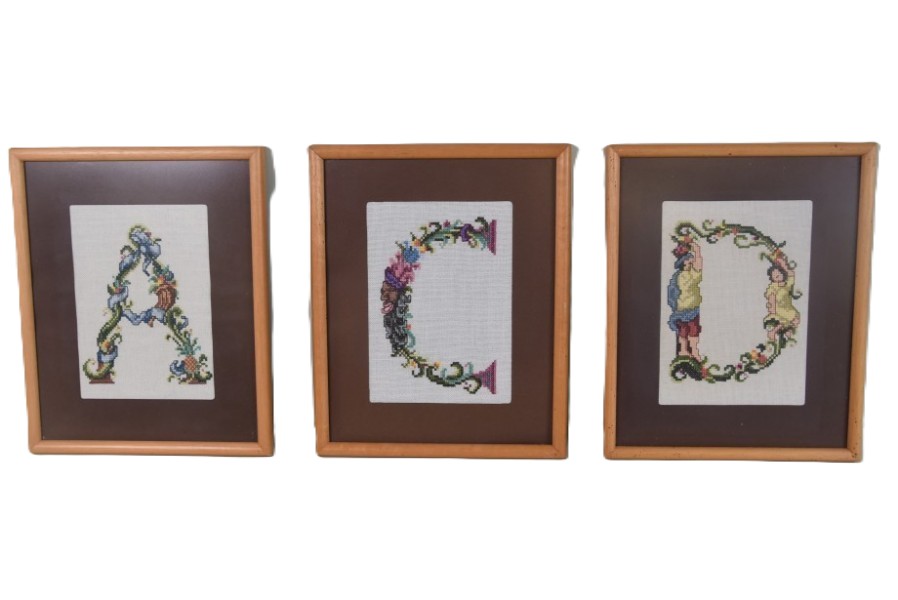 ca. 15 stuks, “letters uit alfabet”  Ingelijst, achter glas. Afmeting 22×27 cm. Inclusief 4 ongebruikte lijsten - Afbeelding 4