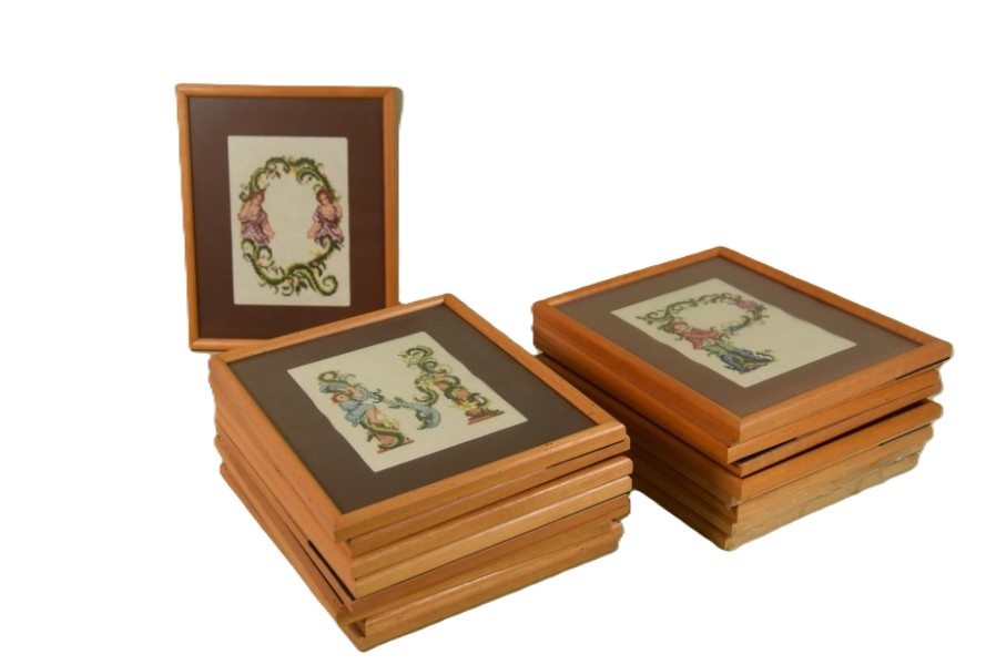 ca. 15 stuks, “letters uit alfabet”  Ingelijst, achter glas. Afmeting 22×27 cm. Inclusief 4 ongebruikte lijsten - Afbeelding 7
