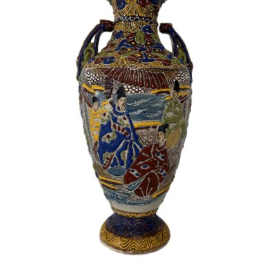 Antieke Japanse Satsuma Moriage Vaas met Scènes van Figuren