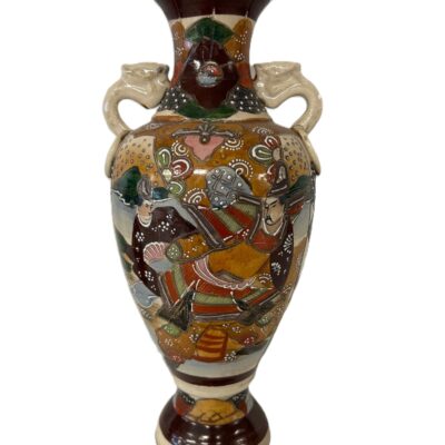 Antieke Japanse Satsuma Vaas met Samurai Scènes en Bloemmotieven