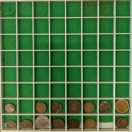 1 Kastje met 4 laden met 82 koffiemunten en Shell munten - Afbeelding 3