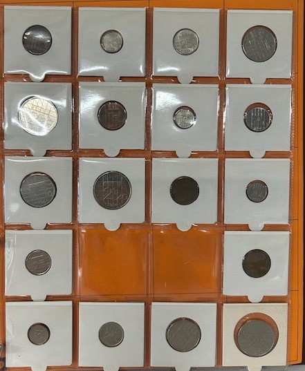 Muntenalbum voor Nederlandse munten van de jaren 1980 met 46 munten - Afbeelding 4