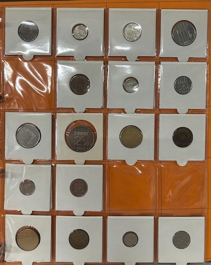 Muntenalbum voor Nederlandse munten van de jaren 1980 met 46 munten - Afbeelding 3
