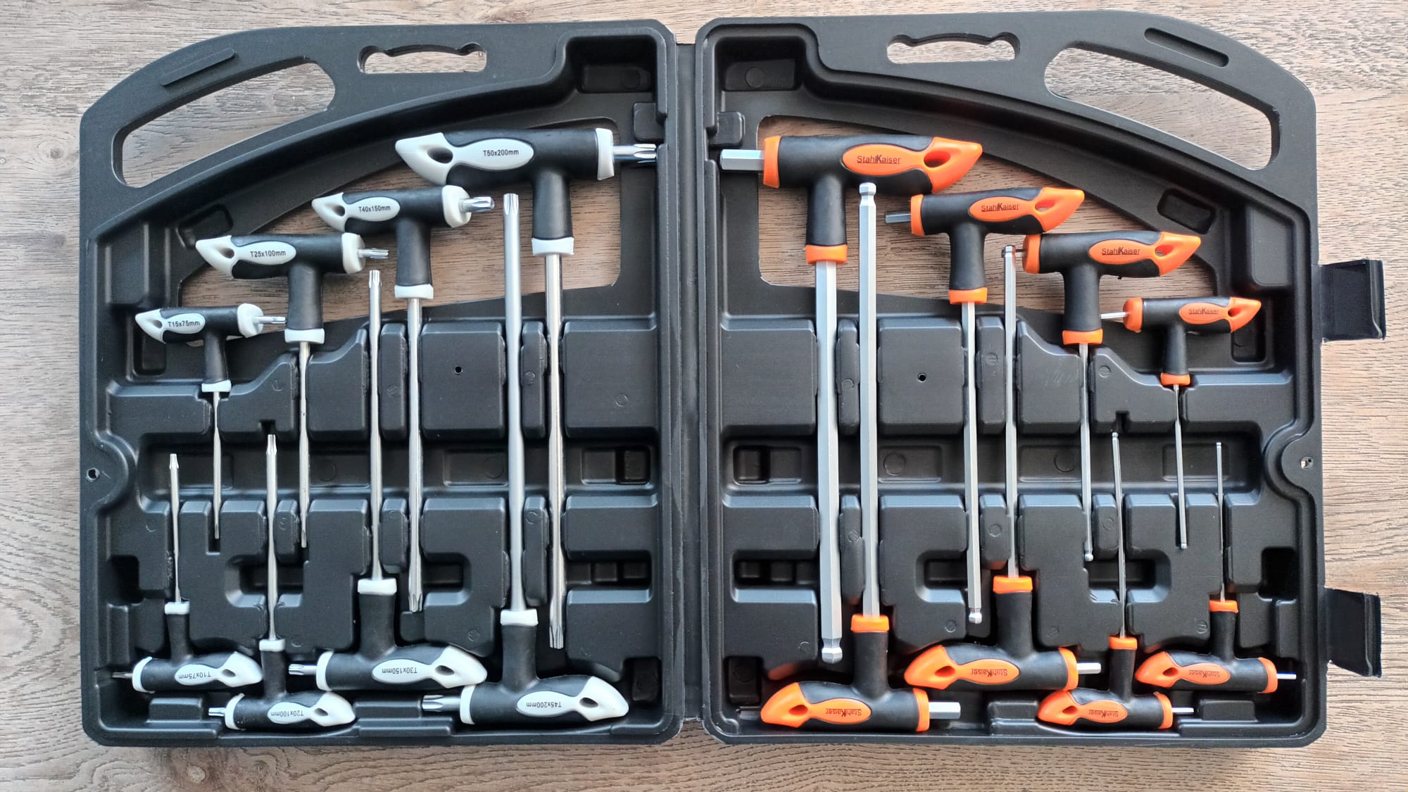 Deze kavel loopt af precies één week na
  het eerste bod.16 delig torx/inbus in koffer