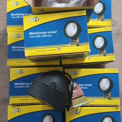 Deze kavel loopt af precies één week na
  het eerste bod.10 Ronde werklampen