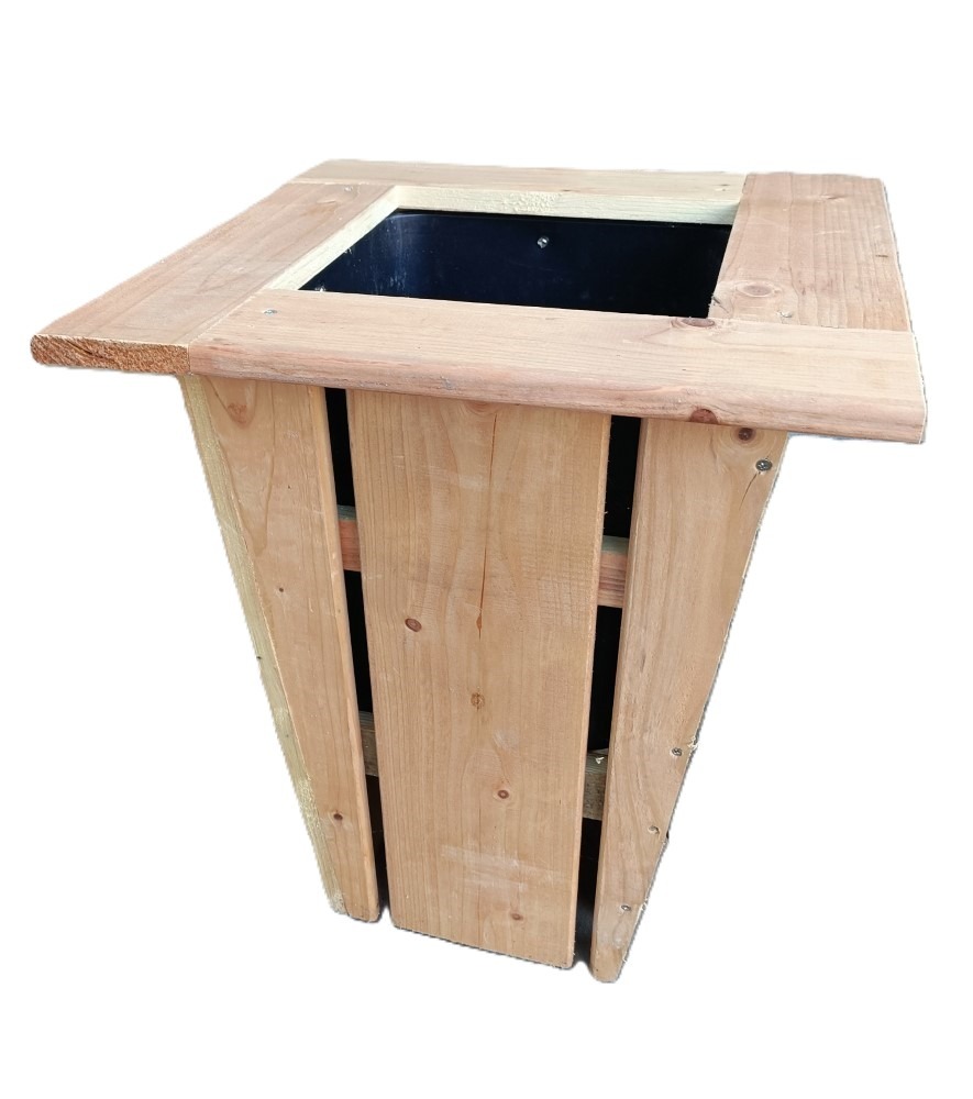 Deze kavel loopt af precies één week na
  het eerste bod.Bloembak Pyramide 51Hoog x 39Breed x 23 onder