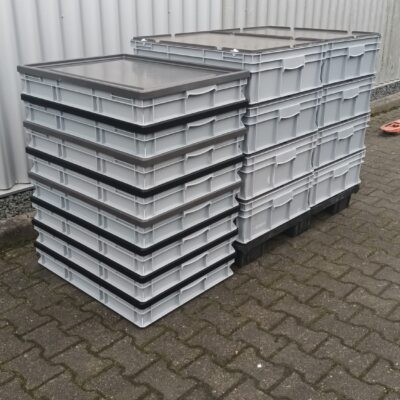Deze kavel loopt af precies één week na
  het eerste bod.16 Grote bakken in 2 maten 8 x 80 x 60 x 14 en 8 x 60 x 23 cm
  met deksel