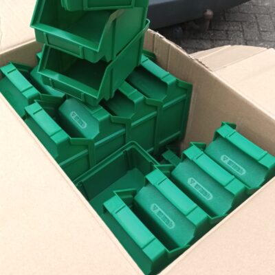 Deze kavel loopt af precies één week na
  het eerste bod.48 Groen magazijnbakken 17 x 10 x7 cm