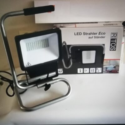 Deze kavel loopt af precies één week na
  het eerste bod.Nieuwe Looplamp op 230 volt