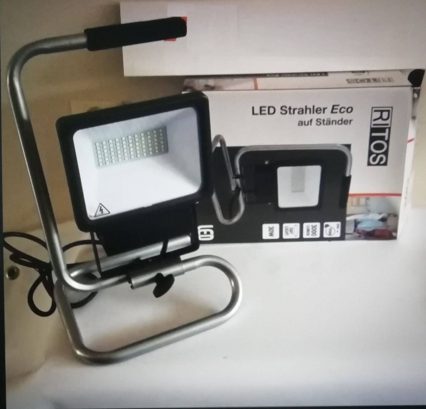 Deze kavel loopt af precies één week na
  het eerste bod.Nieuwe Looplamp op 230 volt