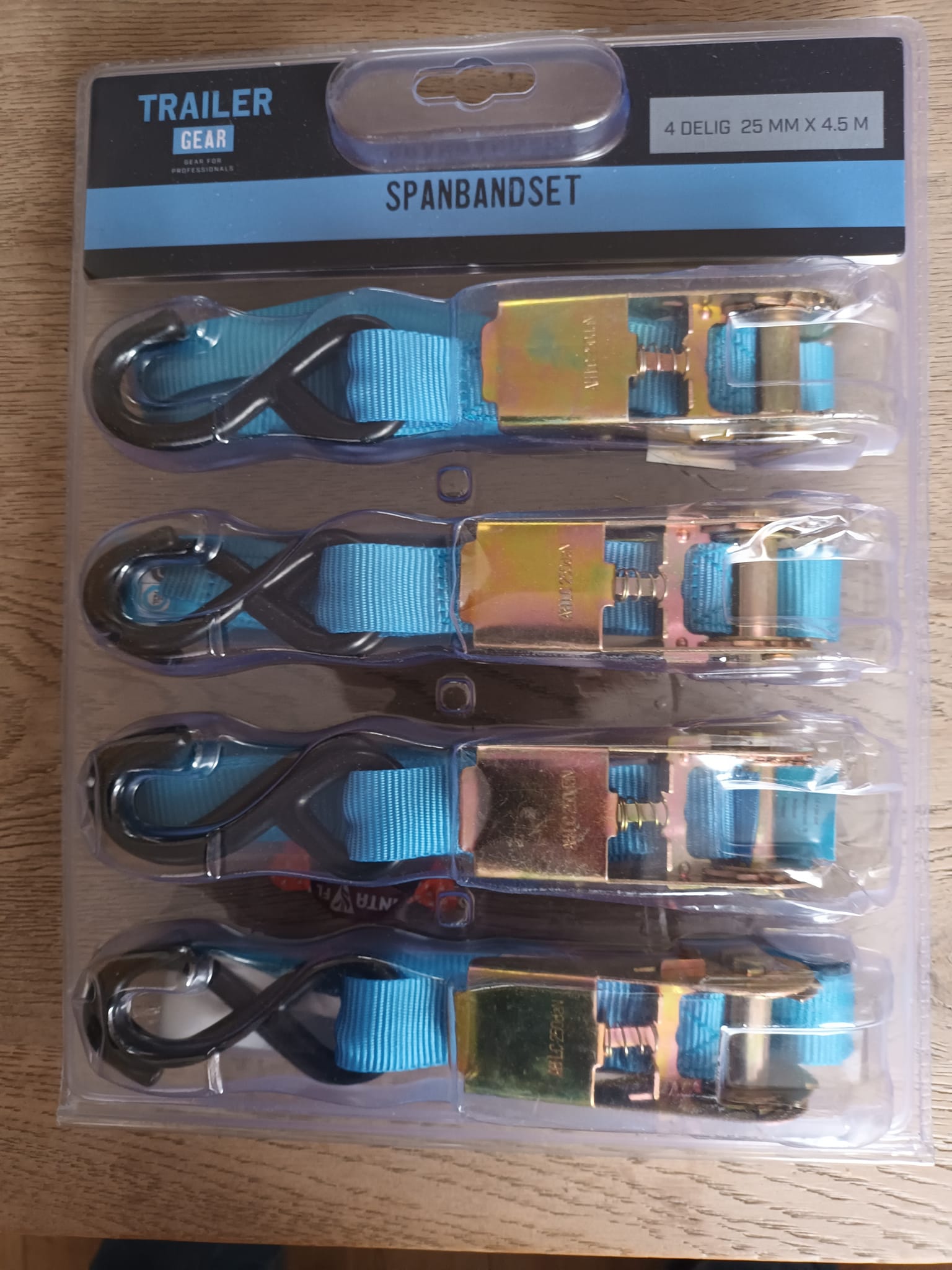 Deze kavel loopt af precies één week na
  het eerste bod.Nieuwe 4 delige Spanbandenset