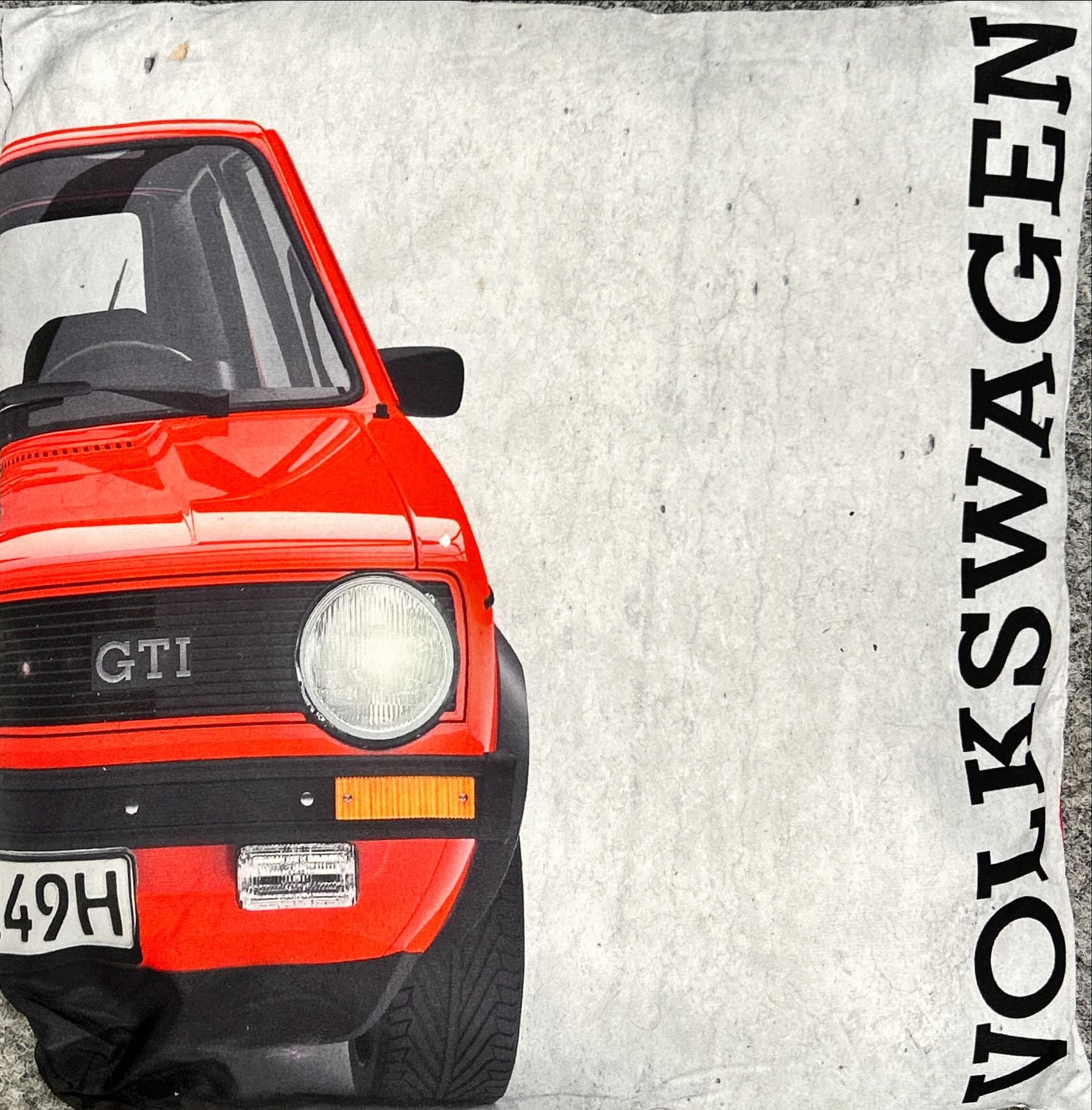 Deze kavel loopt af precies één week na
  het eerste bod.5 Kussens met automotieven - Afbeelding 7