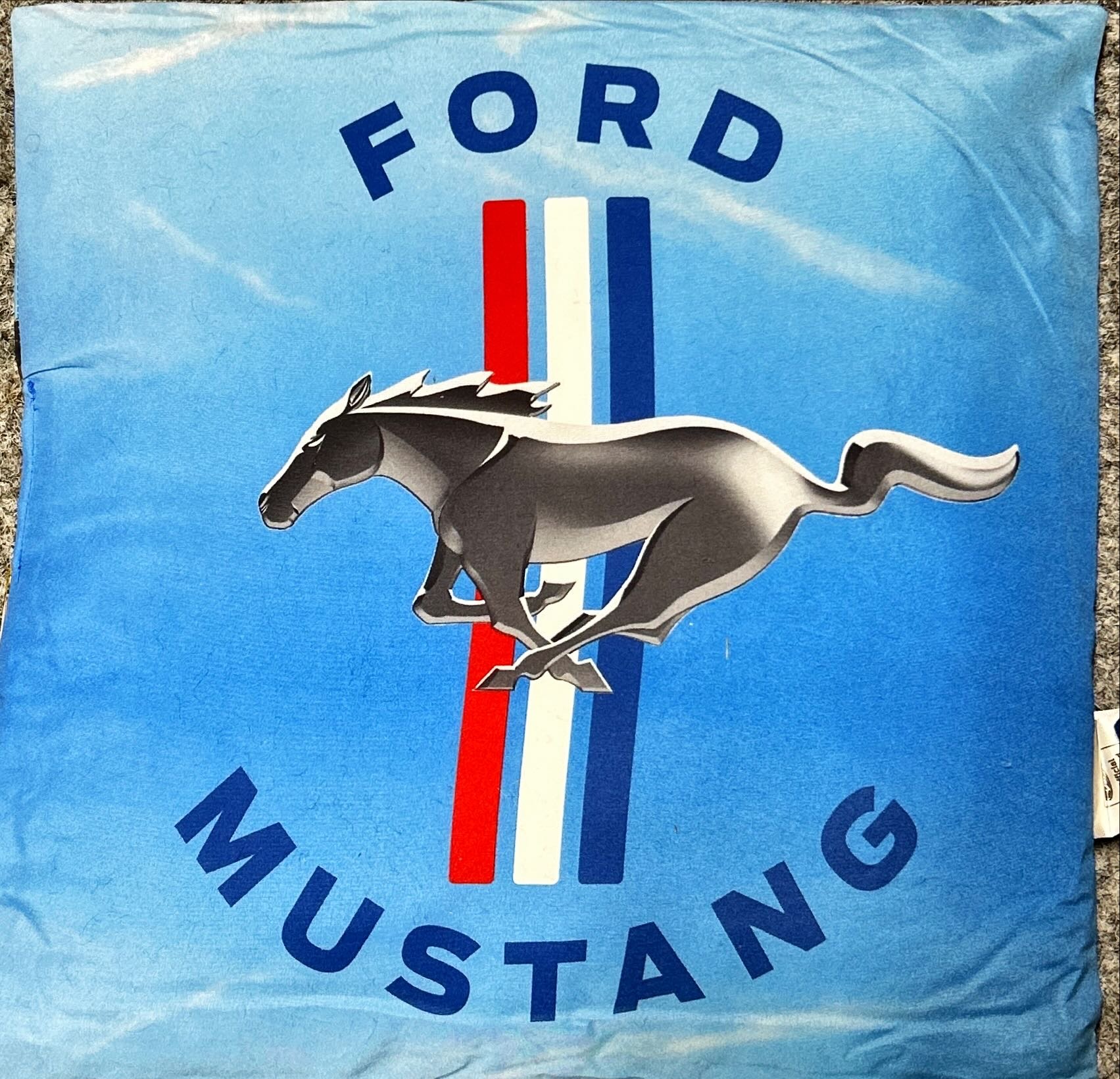 Deze kavel loopt af precies één week na
  het eerste bod.5 Kussens met automotieven - Afbeelding 8